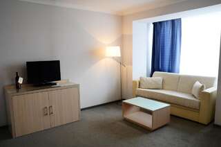 Гостиница Атлантика Севастополь Улучшенный двухместный номер с 1 кроватью или 2 отдельными кроватями-1