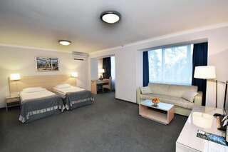 Гостиница Атлантика Севастополь Улучшенный двухместный номер с 1 кроватью или 2 отдельными кроватями-2